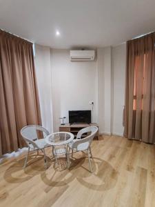 Μια τηλεόραση ή/και κέντρο ψυχαγωγίας στο Homestay KNK