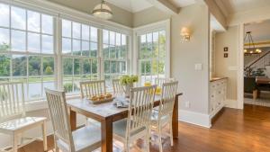 Φωτογραφία από το άλμπουμ του Secluded Berkshires Estate Private PondPoolTheater Gym Sunny Pond σε Austerlitz