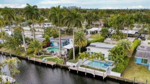 Бассейн в Luxury Waterfront Home w Pool Hot Tub Dock Near Las Olas Gulfstream или поблизости