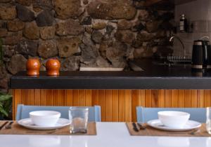 Tetera y cafetera en Hostel Pimampiro