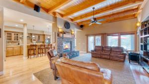 Χώρος καθιστικού στο Luxe All-Season Retreat by AvantStay Prime Location Near Skiing