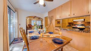 Una cocina o kitchenette en Mountain Cabin w Fireplace Balcony Easy Ski Access Bear Americana