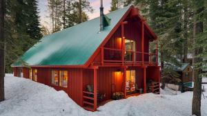 Mountain Cabin w Fireplace Balcony Easy Ski Access Bear Americana durante el invierno