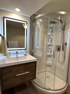 Koupelna v ubytování 2BD cozy guest suite in West Vancouver!