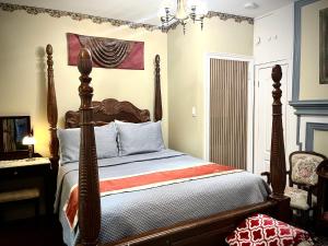 Postel nebo postele na pokoji v ubytování Barkerhouse 2# unit-heart of oldtown