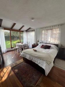 Ένα ή περισσότερα κρεβάτια σε δωμάτιο στο Casa de campo familiar con jardin y asadero