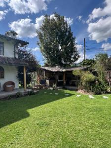 Κήπος έξω από το Casa de campo familiar con jardin y asadero