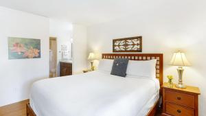 Un pat sau paturi într-o cameră la Coastal Retreat w Pool Spa BBQ Near Beaches Golf Courses Ritz Pointe Condo by AvantStay +35 fotografii