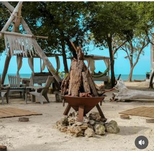 a sculpture of a boat on the beach at Puerto idilio beach resort in Isla Grande