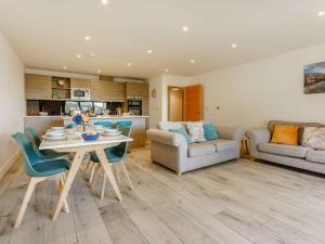 Posezení v ubytování 2 Bed in Sandown oc-90013