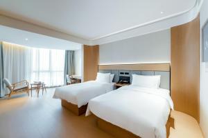 Postel nebo postele na pokoji v ubytování JI Hotel Hangzhou South Railway Station