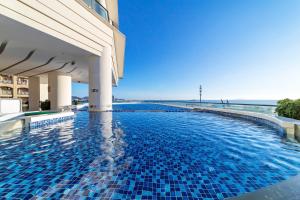 Πισίνα στο ή κοντά στο Sanya Rock Platinum Sea View Hotel
