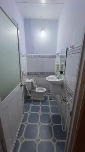 Ένα μπάνιο στο Nhà Nghỉ HOA ĐÀO