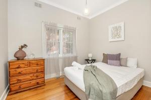 En eller flere senge i et værelse på Bendigo Signature Accommodation on Ligar Street