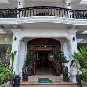 Mặt tiền/cổng chính của Champey tree