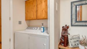 Фотография из галереи Lake Star by AvantStay Hot Tub Walk to Beach в Кингс-Бич +29 фотографий