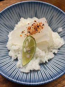 Jídlo v ryokanu nebo okolí