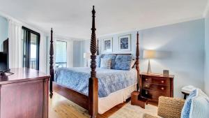 Кровать или кровати в номере 504 Summerhouse by AvantStay Ocean Front Condo w Community Pool Access +19 фотографий