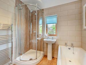 Et badeværelse på 3 Bed in Hawkshead oc-llh48 + 40 billeder