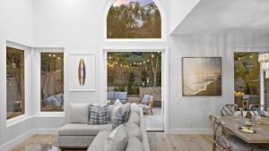 Χώρος καθιστικού στο Backyard Oasis w Fire Table Walk to Salt Creek Beach Dana Point Dreams