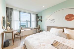 En eller flere senge i et værelse på The Sóng Vũng Tàu Infinity Pool Apartment - Hồ Bơi Vô Cực - Tháp Tam Thắng