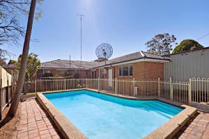 Swimmingpoolen hos eller tæt på Premium Five Bedroom House with Swimming Pool