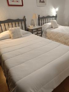 Giường trong phòng chung tại CASA RURAL ALEGRÍA