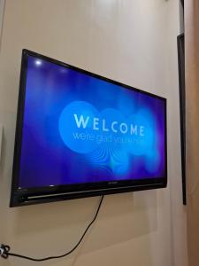 Et tv og/eller underholdning på Rey's Pension House- Family Room