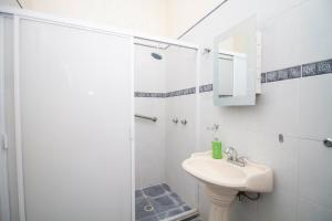 Ένα μπάνιο στο Bonita casa a pie de los arcos con restaurantes +10 φωτογραφίες