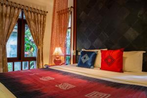 Кровать или кровати в номере Bangtao Beach Chalet Resort +85 фотографий