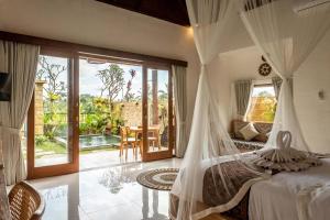 a bedroom with a bed with a mosquito net at Sawah Sebatu Villa in Ubud +93 photos