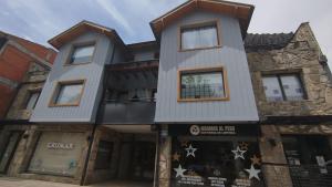 Το κτήριο όπου στεγάζεται  το διαμέρισμα