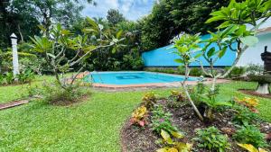 Bazén v ubytování New Greenish Villa nebo v jeho okolí