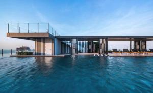 Afbeelding uit fotogalerij van Base Central Pattaya Quiet King-Bed with Infinity Pool & Free Netflix! in Pattaya +260 foto's