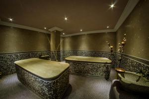 A bathroom at GT Marina & Panorama Fort Beach Apartments