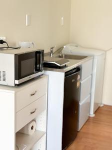 Η κουζίνα ή μικρή κουζίνα στο Kilbirnie Studio Near Everything