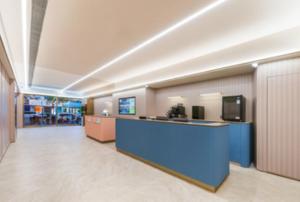 Lobbyen eller receptionen på Hanting Hotel Shanghai Gongkang Road Subway Station