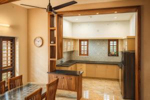 Imagine din galeria proprietății PATHIRAMANAL Service Villas în Alleppey
