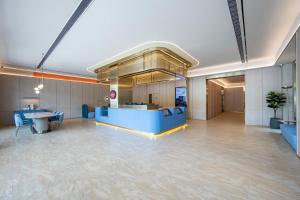 Ο χώρος του λόμπι ή της ρεσεψιόν στο Hanting Hotel Shanghai Songjiang Xinqiao