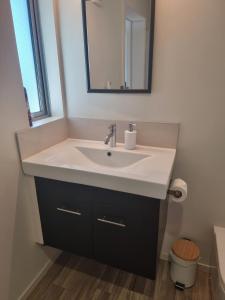 Ένα μπάνιο στο Bethlehem Apartment +10 φωτογραφίες