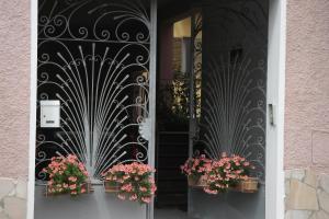The facade or entrance of Canne Al Vento