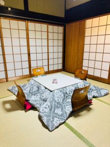 a room with a table in the middle of a room at 藤花楼akagawa 登録文化財 in Osaka