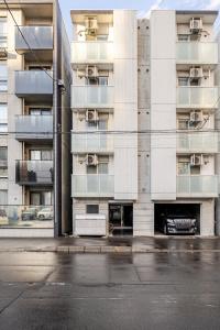 Το κτήριο όπου στεγάζεται  το διαμέρισμα