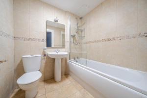 Koupelna v ubytování Curragho + 34 fotografií