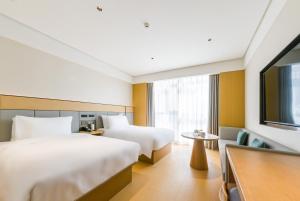 Ένα ή περισσότερα κρεβάτια σε δωμάτιο στο 全季上海长城大厦酒店 +26 φωτογραφίες