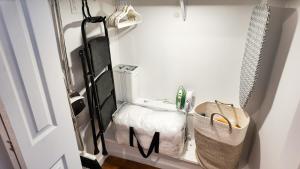 Koupelna v ubytování A Luxury Apartment in the Heart of Hoboken + 62 fotografií