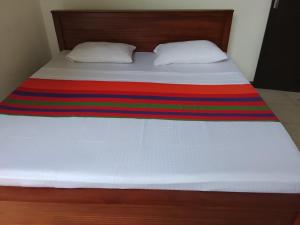 En eller flere senge i et værelse på Sahan Villa