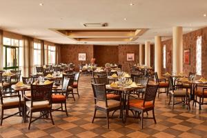 Restaurace v ubytování Pestana Tropico Ocean & City Hotel