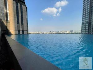 a swimming pool in the middle of two tall buildings at The Majesty Landmark 81 Residence in Ho Chi Minh City +193 photos