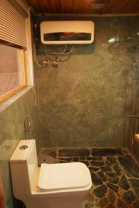 Koupelna v ubytování Astro Orchard Glamps and Hostels